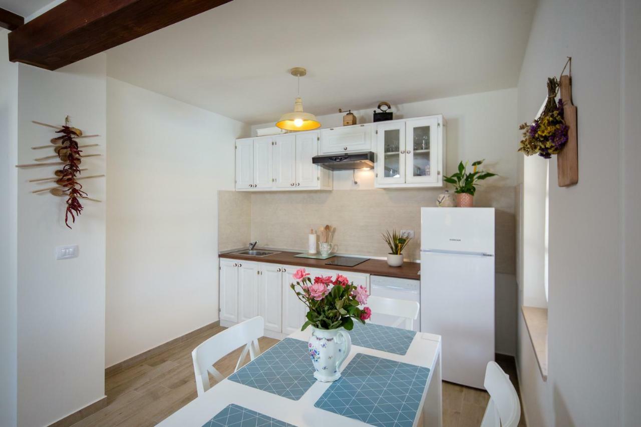 House Jozefina With Pool Apartment โรวีน ภายนอก รูปภาพ