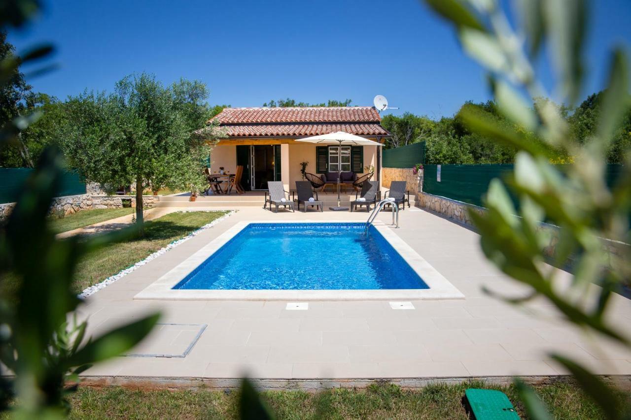 House Jozefina With Pool Apartment โรวีน ภายนอก รูปภาพ